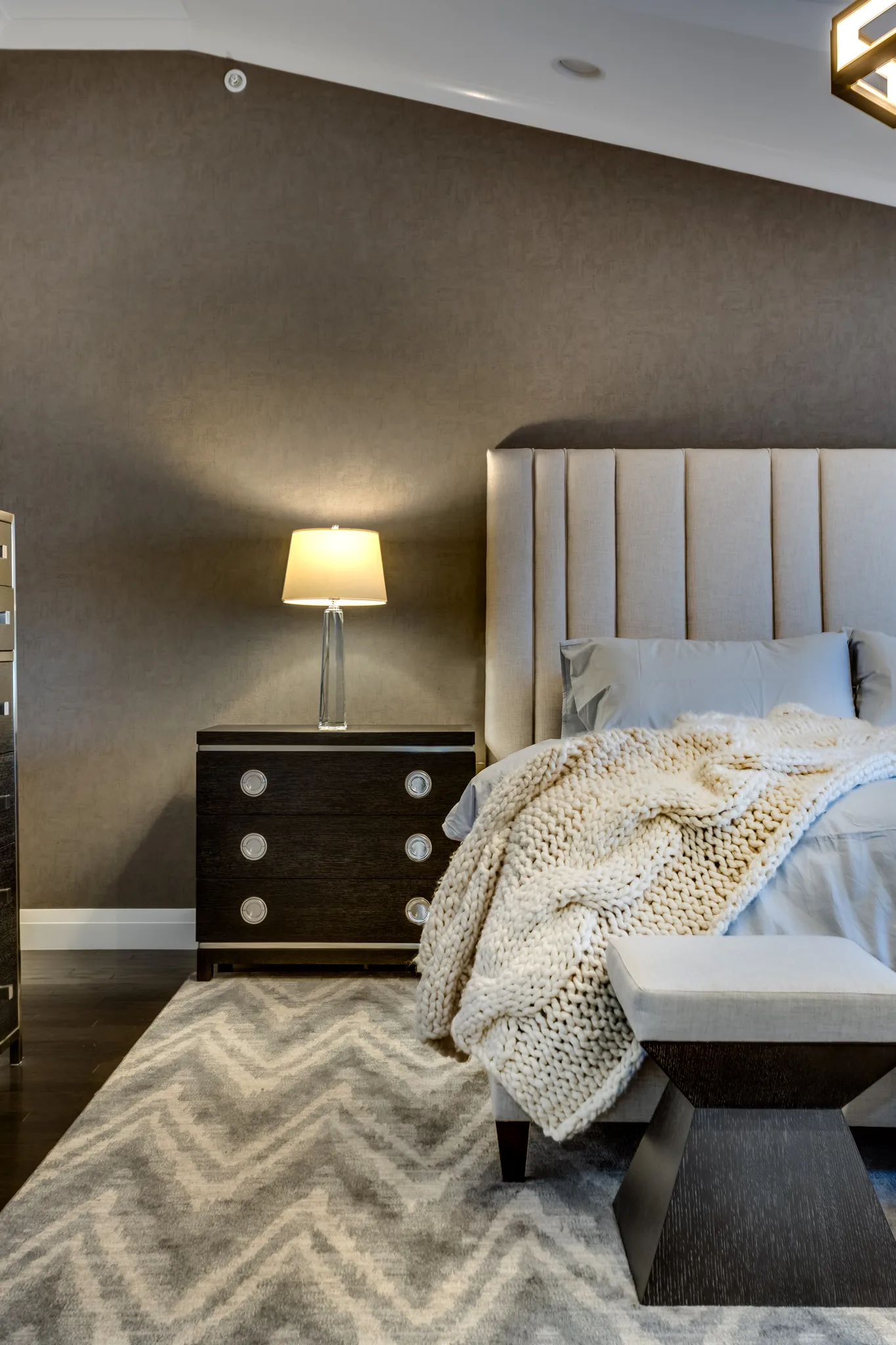 Bedroom design with gray walls and white bedding