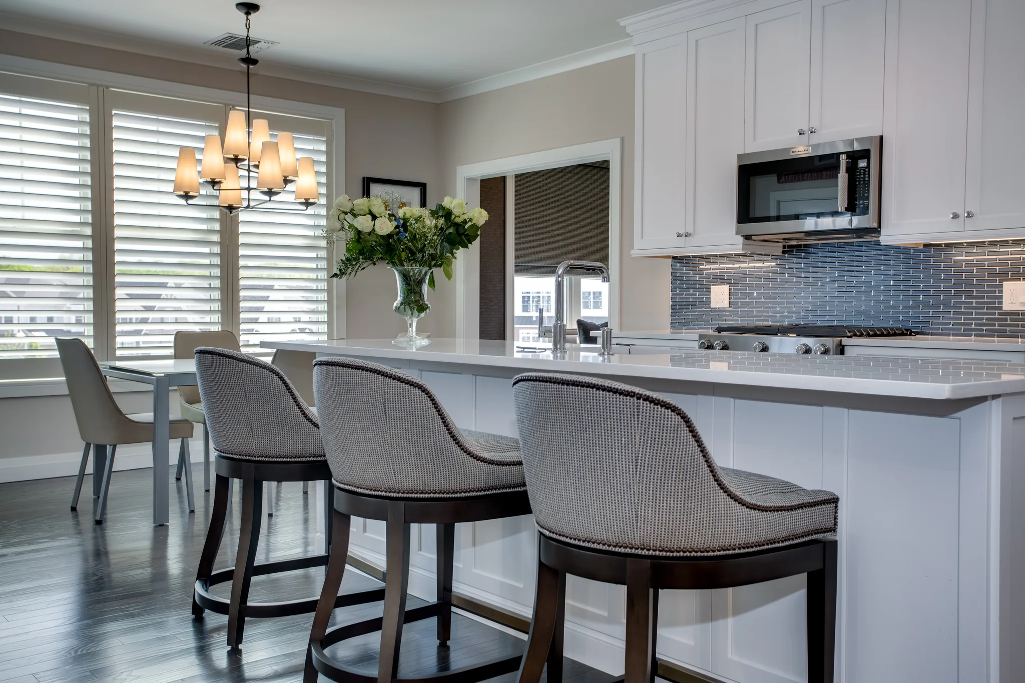 Living rooms and family rooms are the heart of the home. Robyn designs spaces that are stylish yet livable — warm, layered interiors that work beautifully for everyday life and entertaining alike.