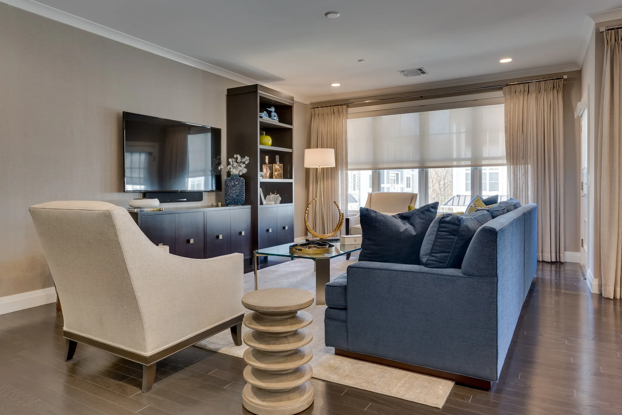 Living rooms and family rooms are the heart of the home. Robyn designs spaces that are stylish yet livable — warm, layered interiors that work beautifully for everyday life and entertaining alike.
