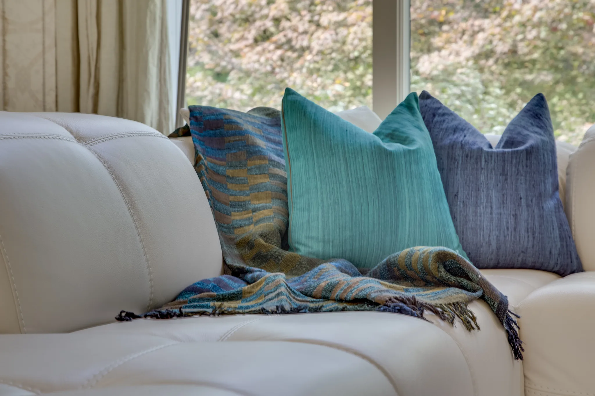Living rooms and family rooms are the heart of the home. Robyn designs spaces that are stylish yet livable — warm, layered interiors that work beautifully for everyday life and entertaining alike.