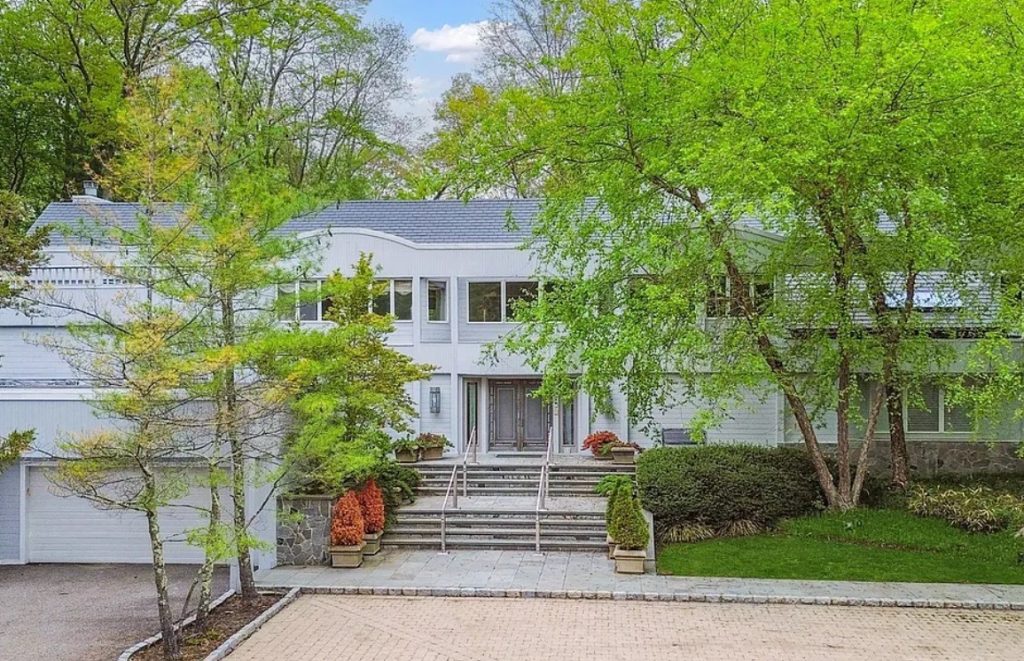 A Timeless Design in an Old Brookville Estate